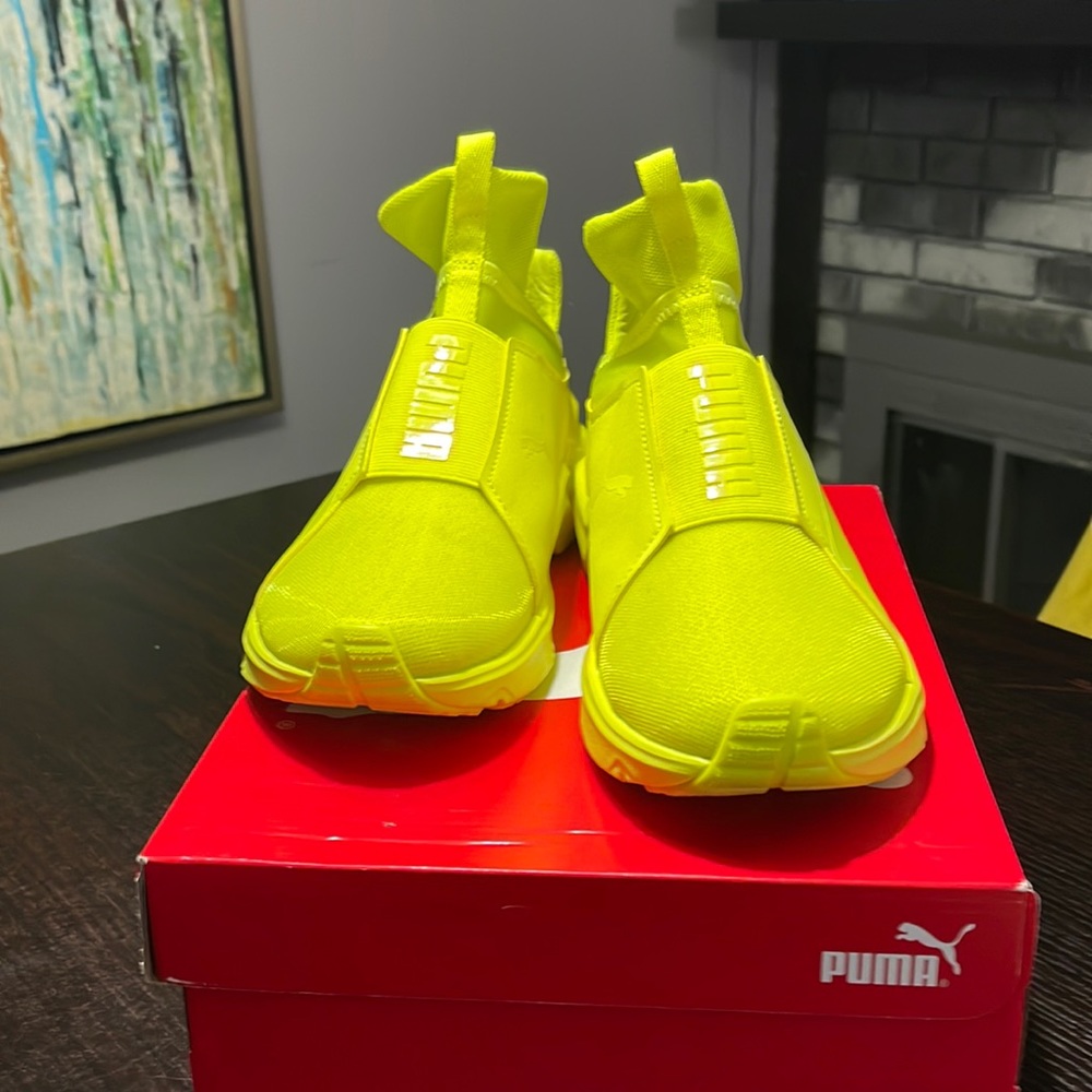 Size 8 Women’s Puma Fierce 2 Sneakers